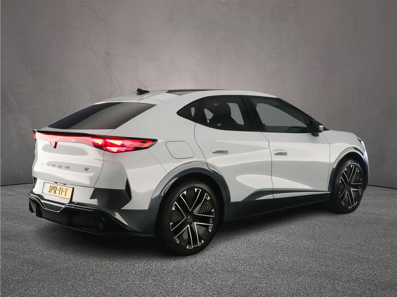 Cupra Tavascan VZ Extreme 340pk Automaat Adaptive cruise control, Panoramadak, 360 camera, Elektrische achterklep, Achteruitrijcamera, LED matrix koplampen, Stuurwiel verwarmd