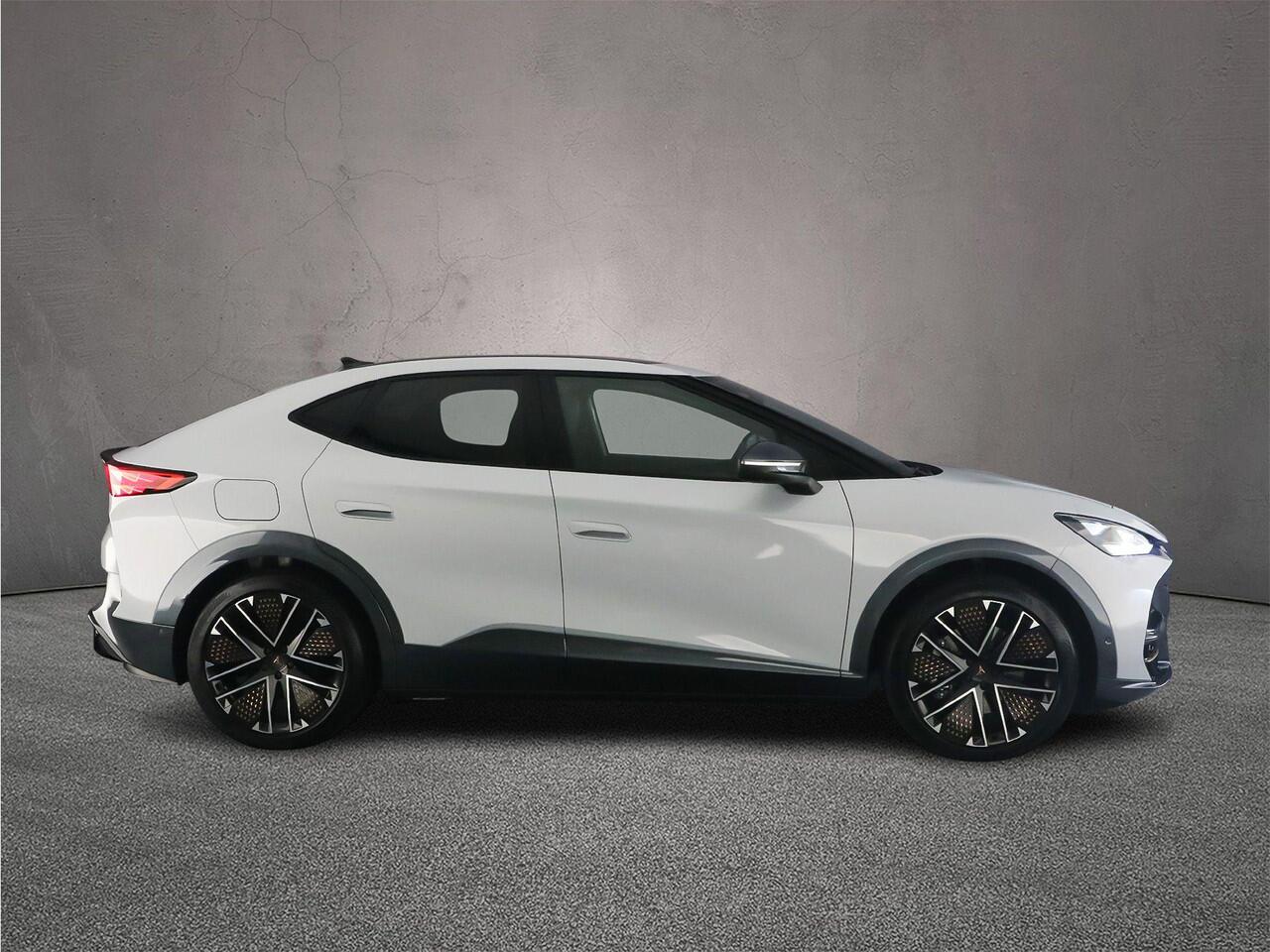 Cupra Tavascan VZ Extreme 340pk Automaat Adaptive cruise control, Panoramadak, 360 camera, Elektrische achterklep, Achteruitrijcamera, LED matrix koplampen, Stuurwiel verwarmd