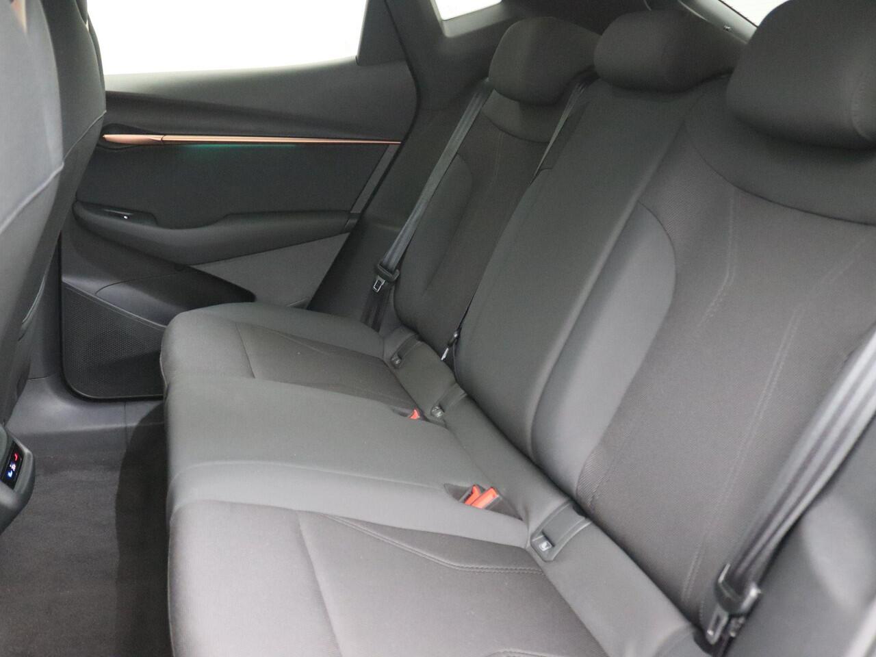 Cupra Tavascan Business 82 kWh 286PK Aut. Warmtepomp, Matrix-LED, Keyless, Achteruitrijcamera, Alarm, Virtual Pedal, Side Assist, Travel Assist, Stoel- en Stuurwielverwarming, 19" LM Velgen