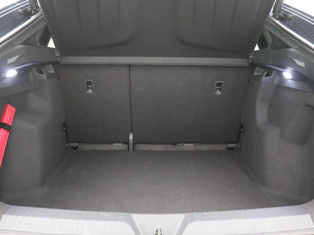 Cupra Tavascan Business 82 kWh 286PK Aut. Warmtepomp, Matrix-LED, Keyless, Achteruitrijcamera, Alarm, Virtual Pedal, Side Assist, Travel Assist, Stoel- en Stuurwielverwarming, 19" LM Velgen