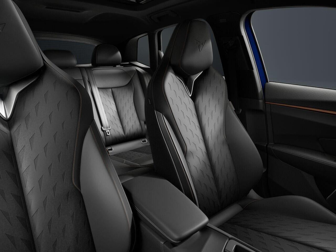 Cupra Terramar 1.5 TSI e-Hybrid Business 204pk / Hardon copper velgen / Panoramisch schuifdak / Sennheiser immersive geluid /moon light interieur.