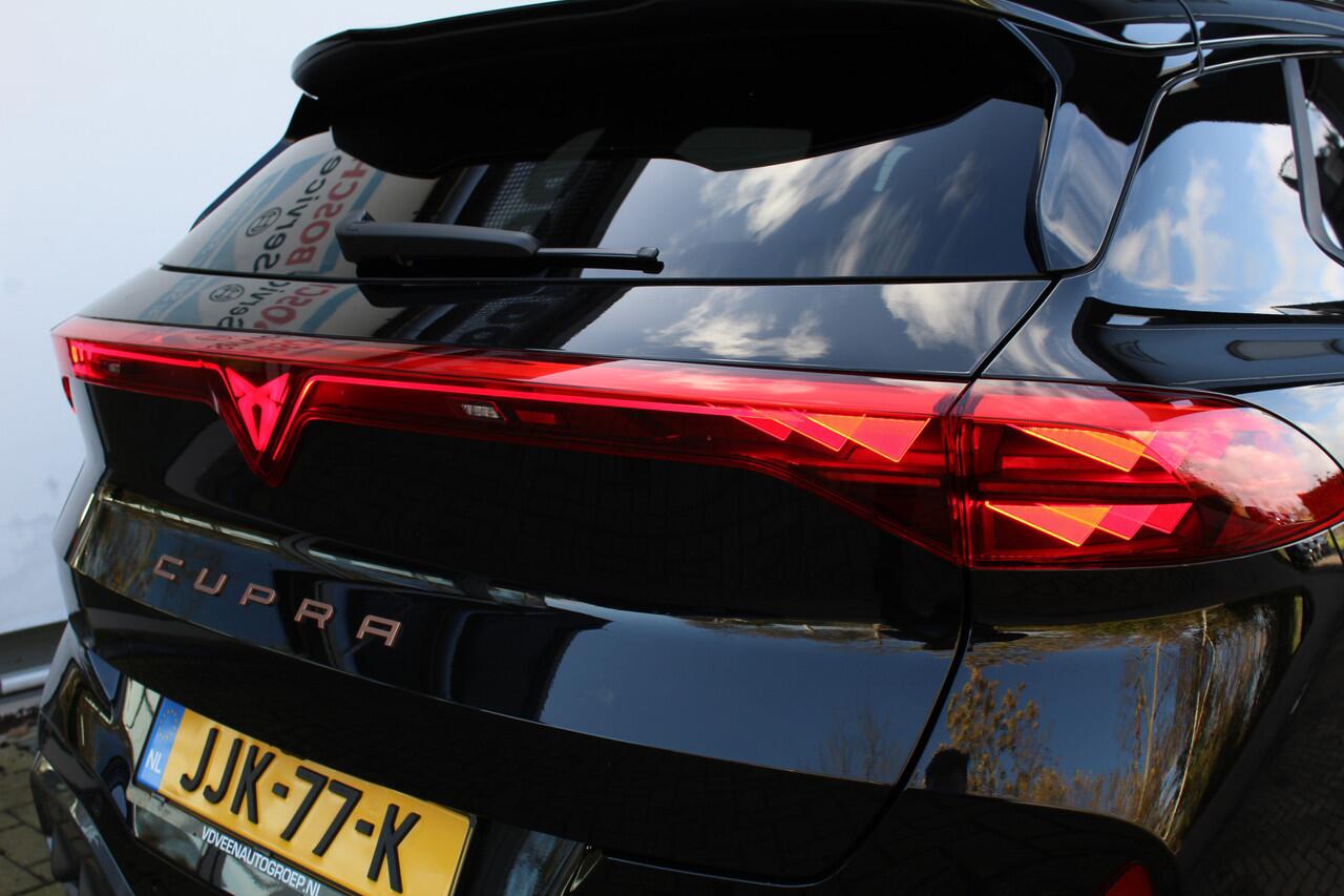 Cupra Terramar 1.5 TSI e-Hybrid VZ Performance 272pk | Panorama dak | Head-Up Display | Memory stand stoelen | Stoel & Stuurverwarming | 360* Camera | Draadloze telefoonlader | Elektrische kofferbakklep | Apple CarPlay/Android Auto | Adaptive cruise | Keyless entry/star