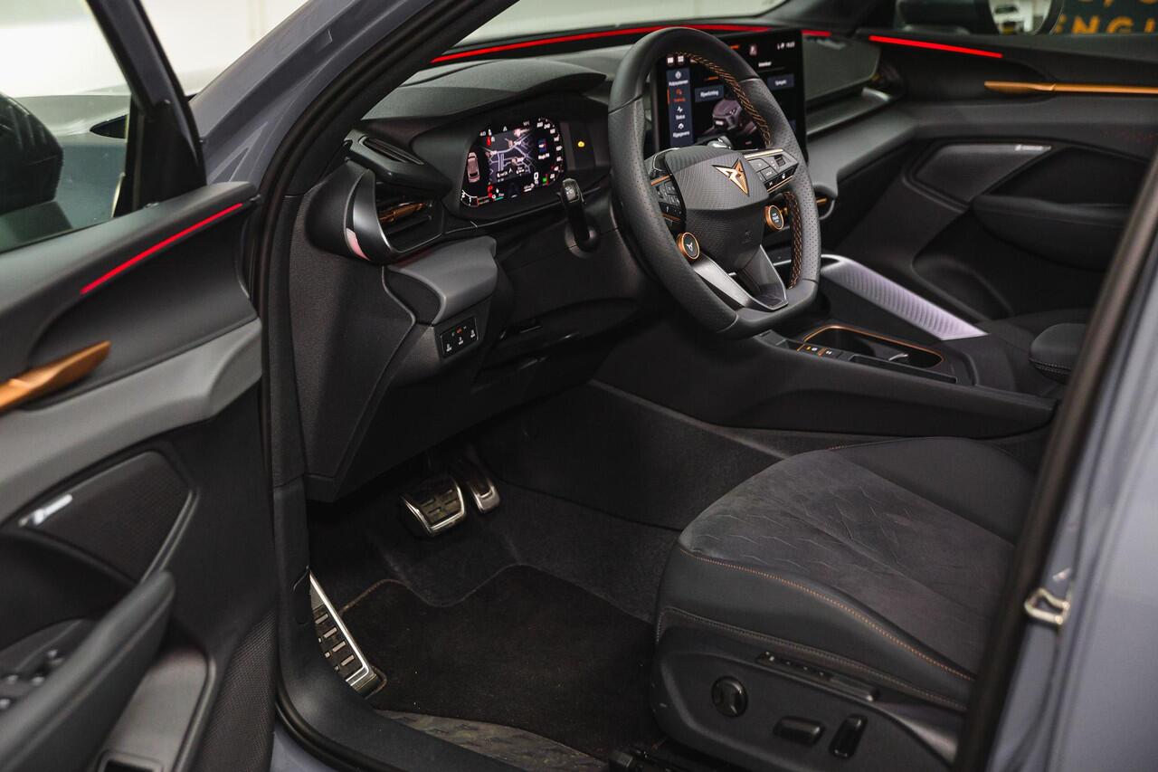 Cupra Terramar 1.5 TSI e-Hybrid Business | Panoramadak | 360 camera | Elektrische stoelen | Sennheiser audio | Matrix LED | Alcantara bekleding | Head-up display |