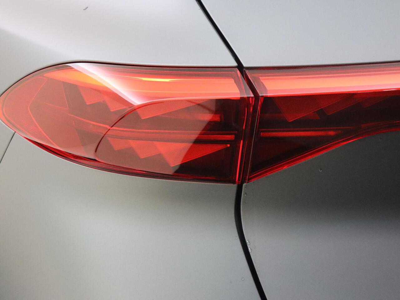 Cupra Terramar 1.5 TSI e-Hybrid VZ America s CUP | Panoramadak | Sennheiser audio | Matte lak | Head-up display | 360 camera | LED matrix verlichting | Lederen bekleding | Parkeerassistent |