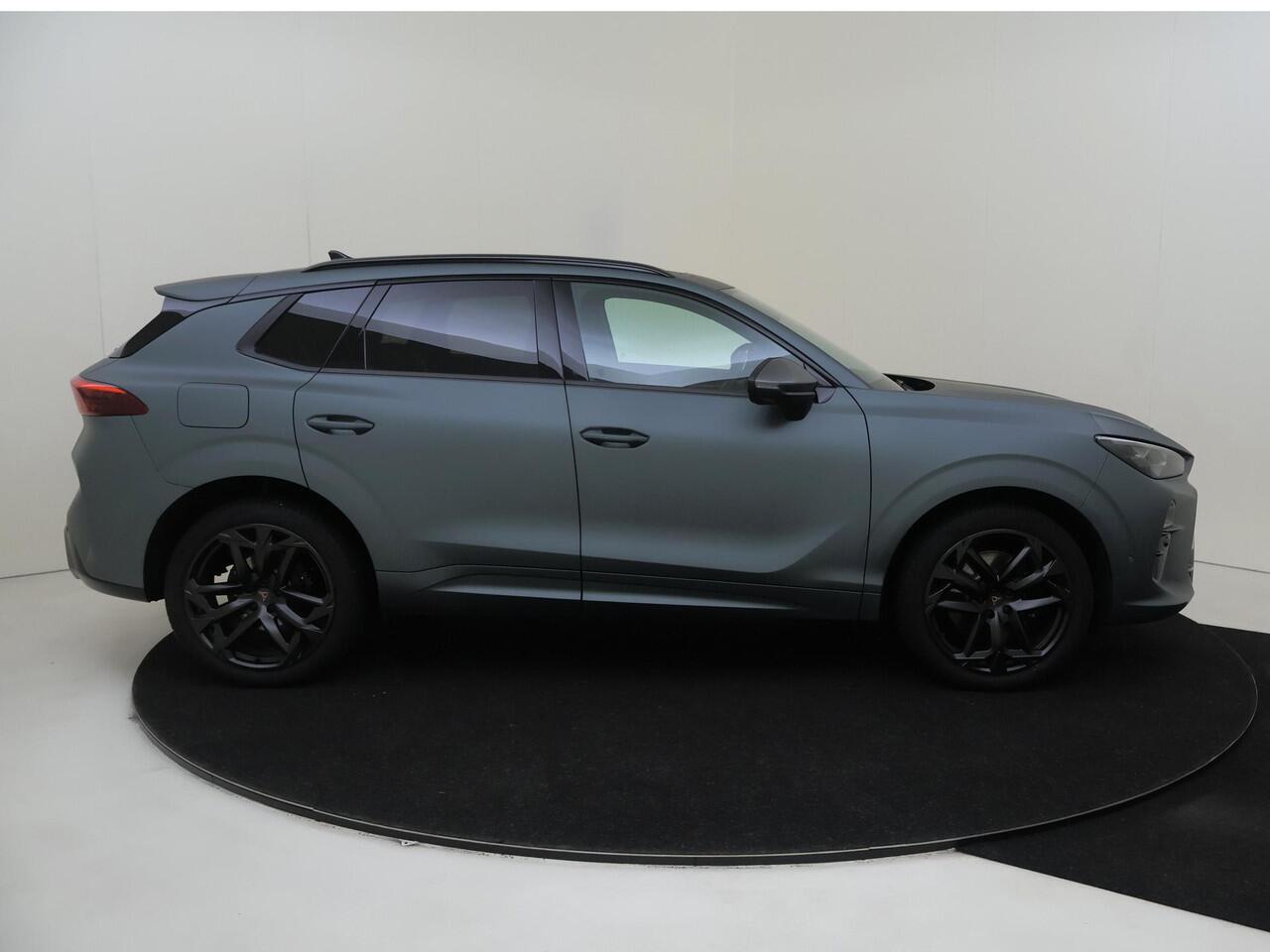 Cupra Terramar 1.5 TSI e-Hybrid VZ America s CUP | Panoramadak | Sennheiser audio | Matte lak | Head-up display | 360 camera | LED matrix verlichting | Lederen bekleding | Parkeerassistent |