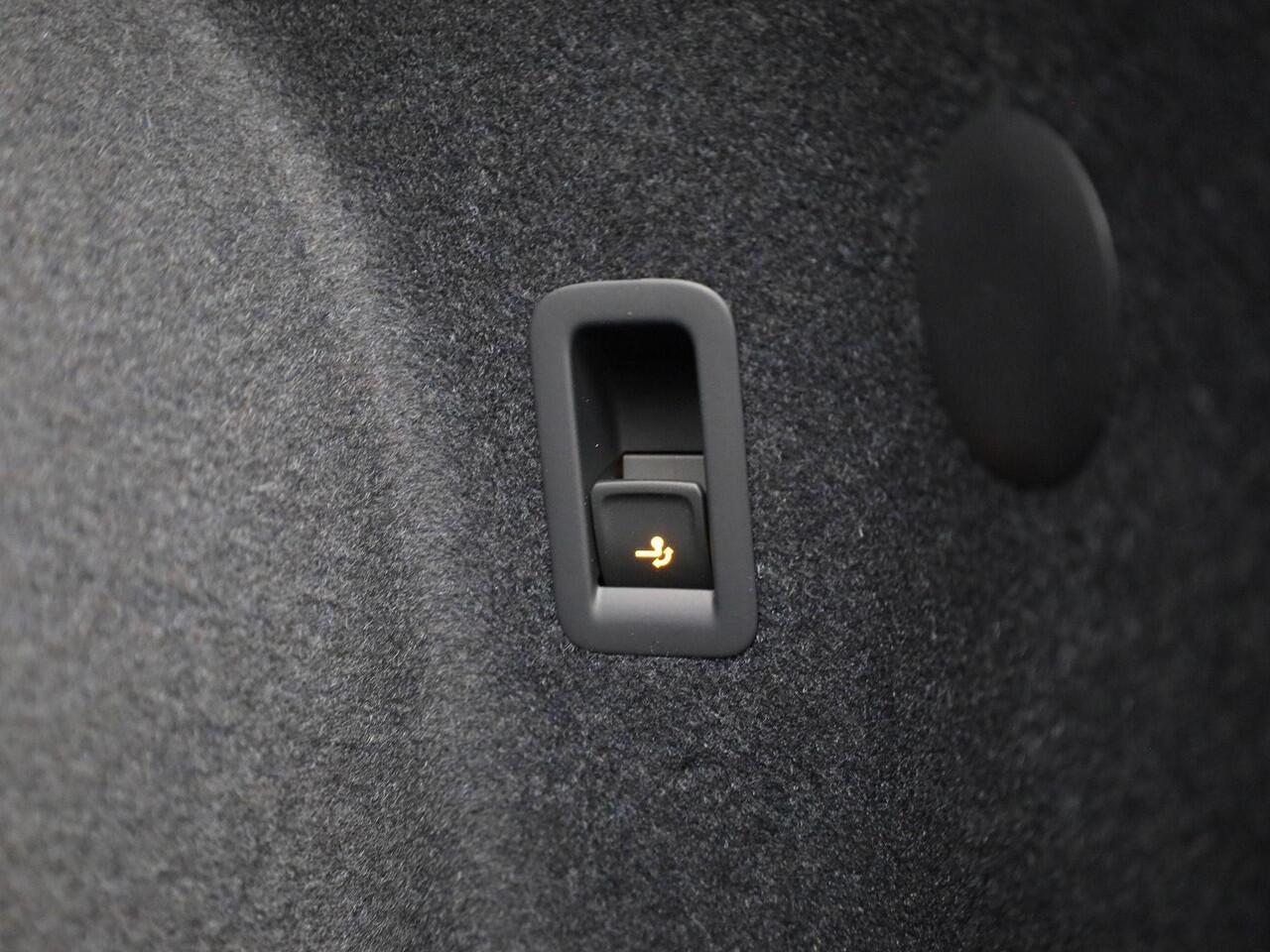 Cupra Terramar 1.5TSI/150PK DSG Business · Panoramadak · Apple/Android Car Play · Trekhaak · Garantie tot april 2027