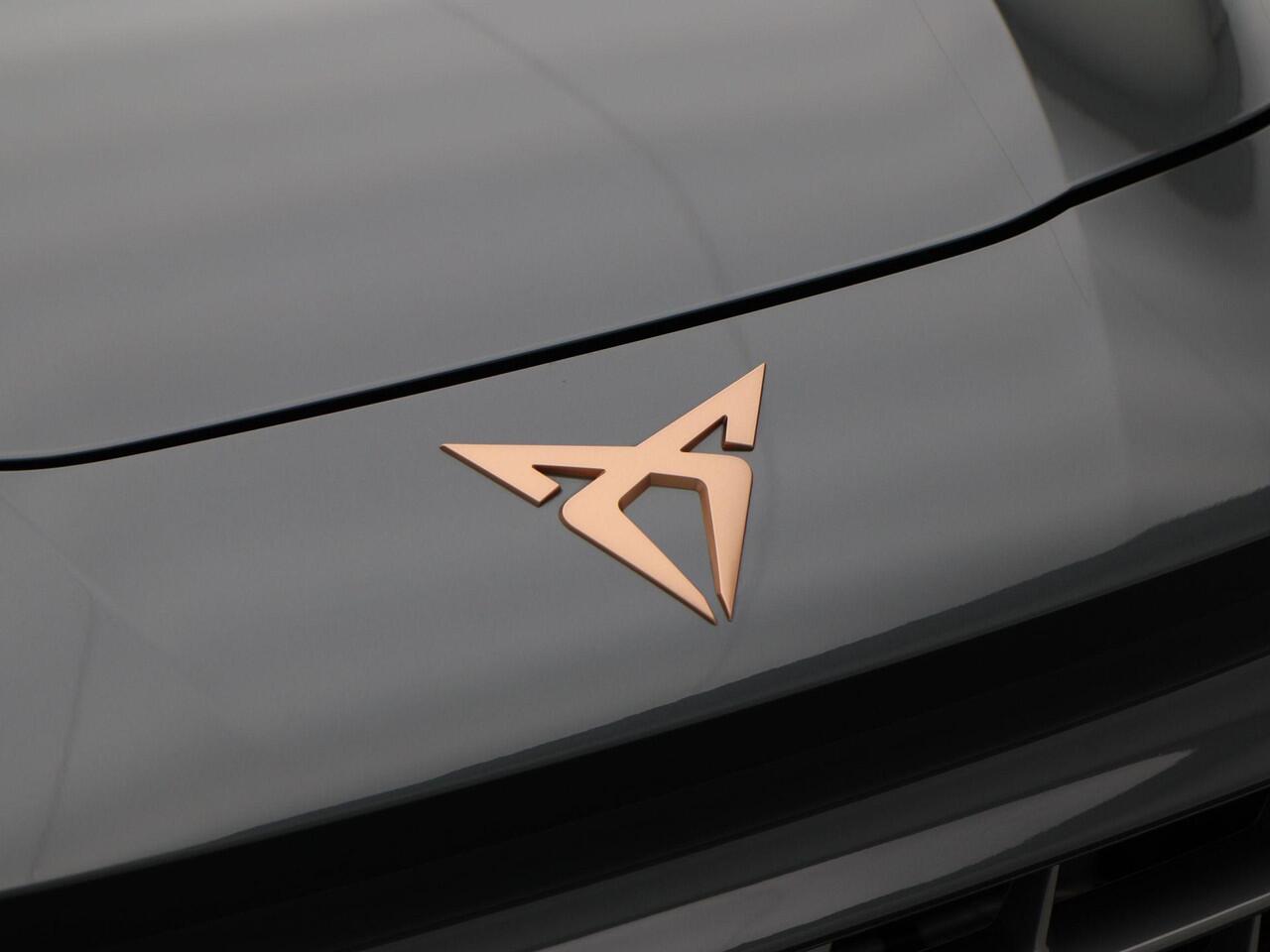 Cupra Terramar 1.5 TSi 272 Pk Automaat e-Hybrid VZ Performance | Panoramadak | Trekhaak | 360° Camera | Adaptive Cruise | Sennheiser Audio | Stoel Verwarming | LED | 20 Inch | 12.655 Km!