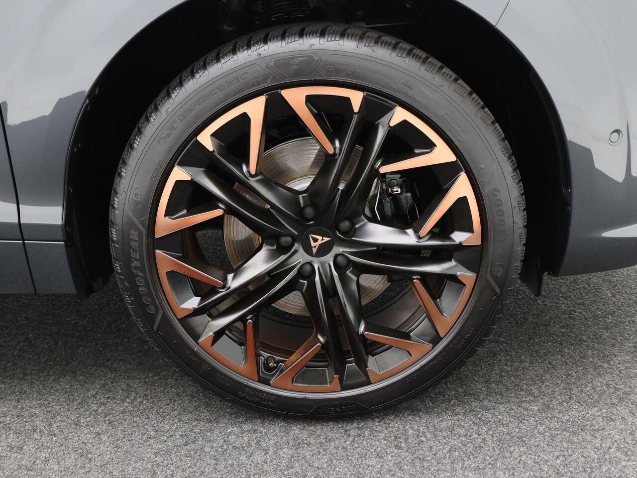 Cupra Terramar 1.5 TSi 272 Pk Automaat e-Hybrid VZ Performance | Panoramadak | Trekhaak | 360° Camera | Adaptive Cruise | Sennheiser Audio | Stoel Verwarming | LED | 20 Inch | 12.655 Km!