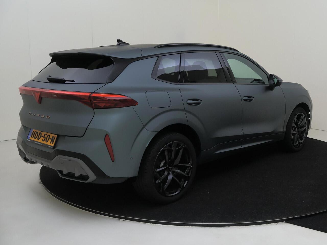 Cupra Terramar 1.5 TSI e-Hybrid VZ America s CUP | Panoramadak | Sennheiser audio | Matte lak | Head-up display | 360 camera | LED matrix verlichting | Lederen bekleding | Parkeerassistent |