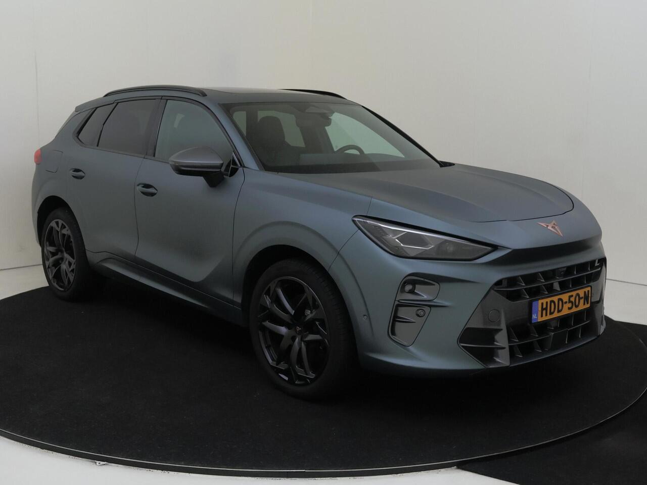 Cupra Terramar 1.5 TSI e-Hybrid VZ America s CUP | Panoramadak | Sennheiser audio | Matte lak | Head-up display | 360 camera | LED matrix verlichting | Lederen bekleding | Parkeerassistent |