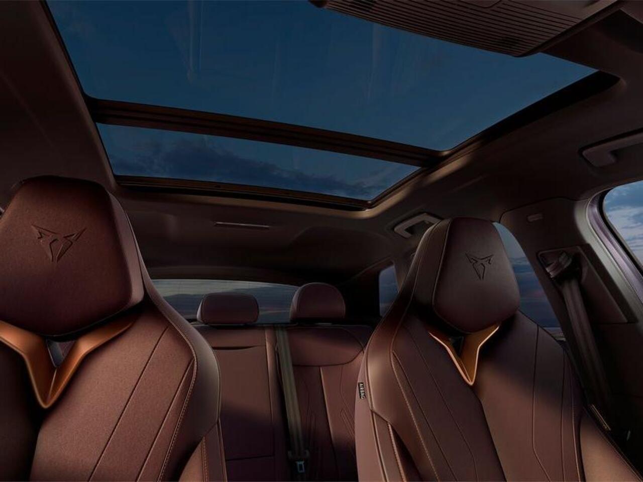 Cupra Terramar 1.5 TSI e-Hybrid Business 204pk / Hardon copper velgen / Panoramisch schuifdak / Sennheiser immersive geluid /moon light interieur.