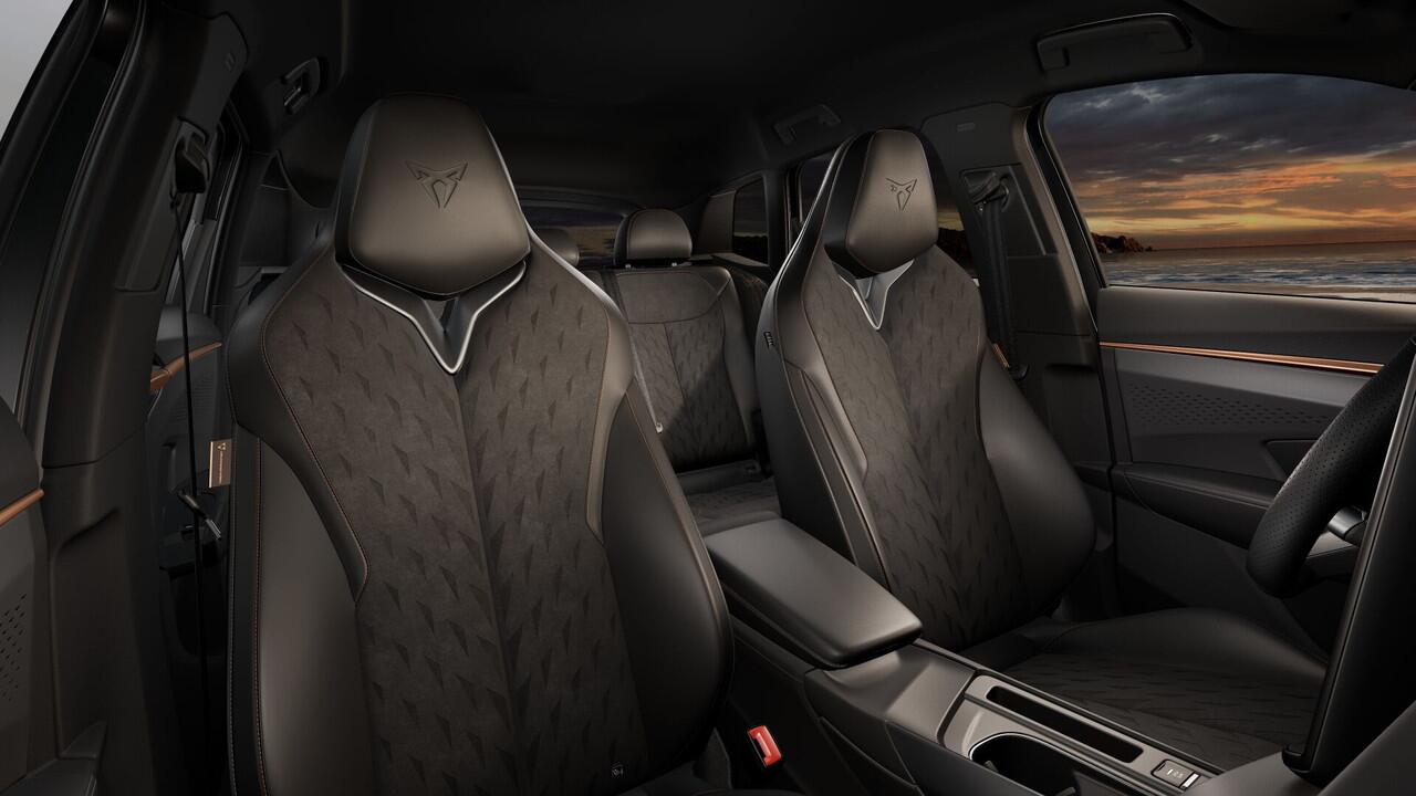 Cupra Terramar 1.5 TSI e-Hybrid 204 6DSG Business | 360 graden camera | Achteruitrijcamera | Draadloze Apple CarPlay(TM), Android Auto(TM)