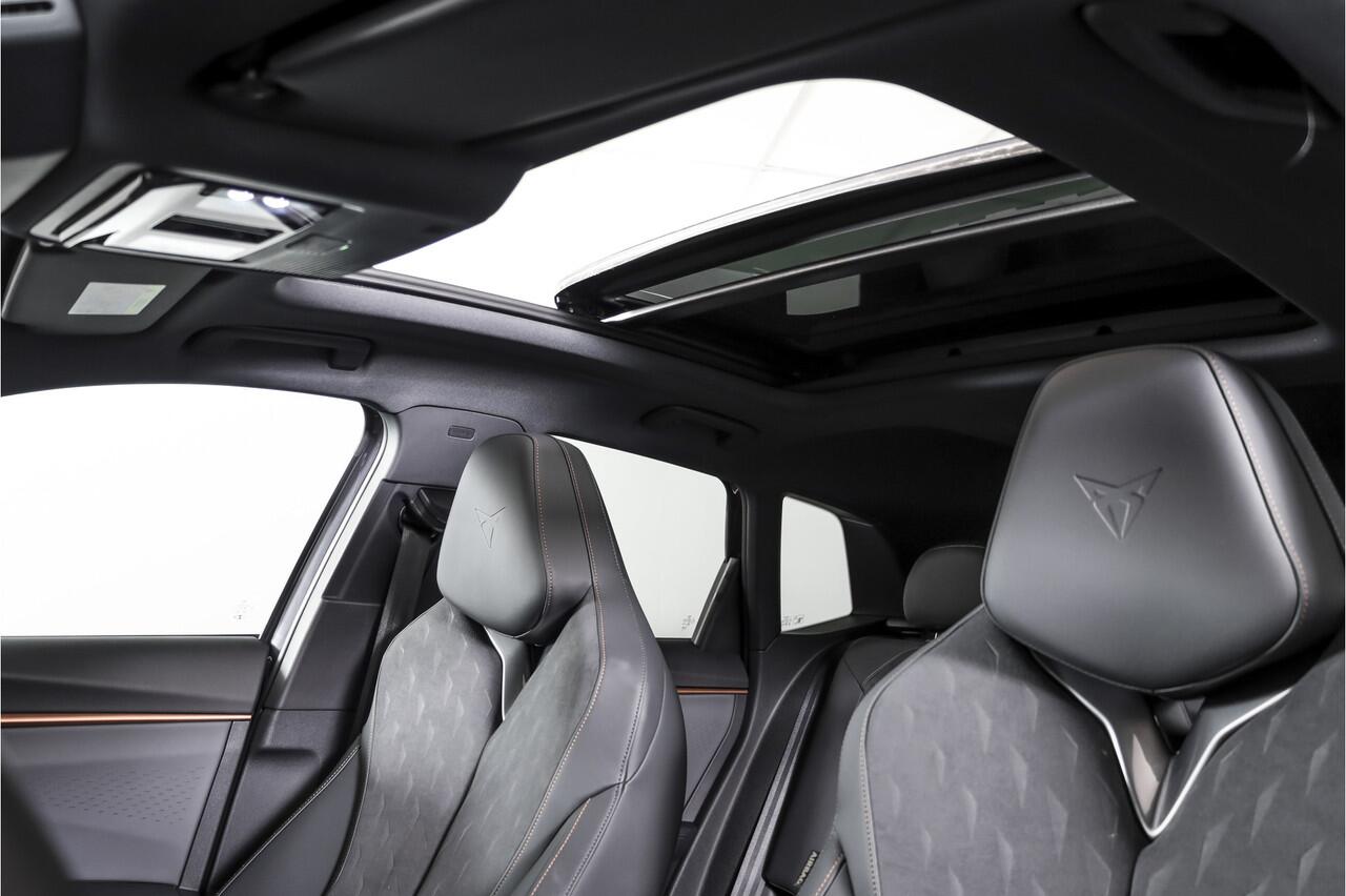 Cupra Terramar 1.5 TSI e-Hybrid 272 PK VZ Performance | S/K-Panodak | Sennheiser Audio | Adapt. Cruise | Memory Stoel | Stoel-+Stuurverw. | PDC | 360 Camera | NAV + App. Connect | ECC | Elek. Klep | LM 19" | Dark Void lak | 5209