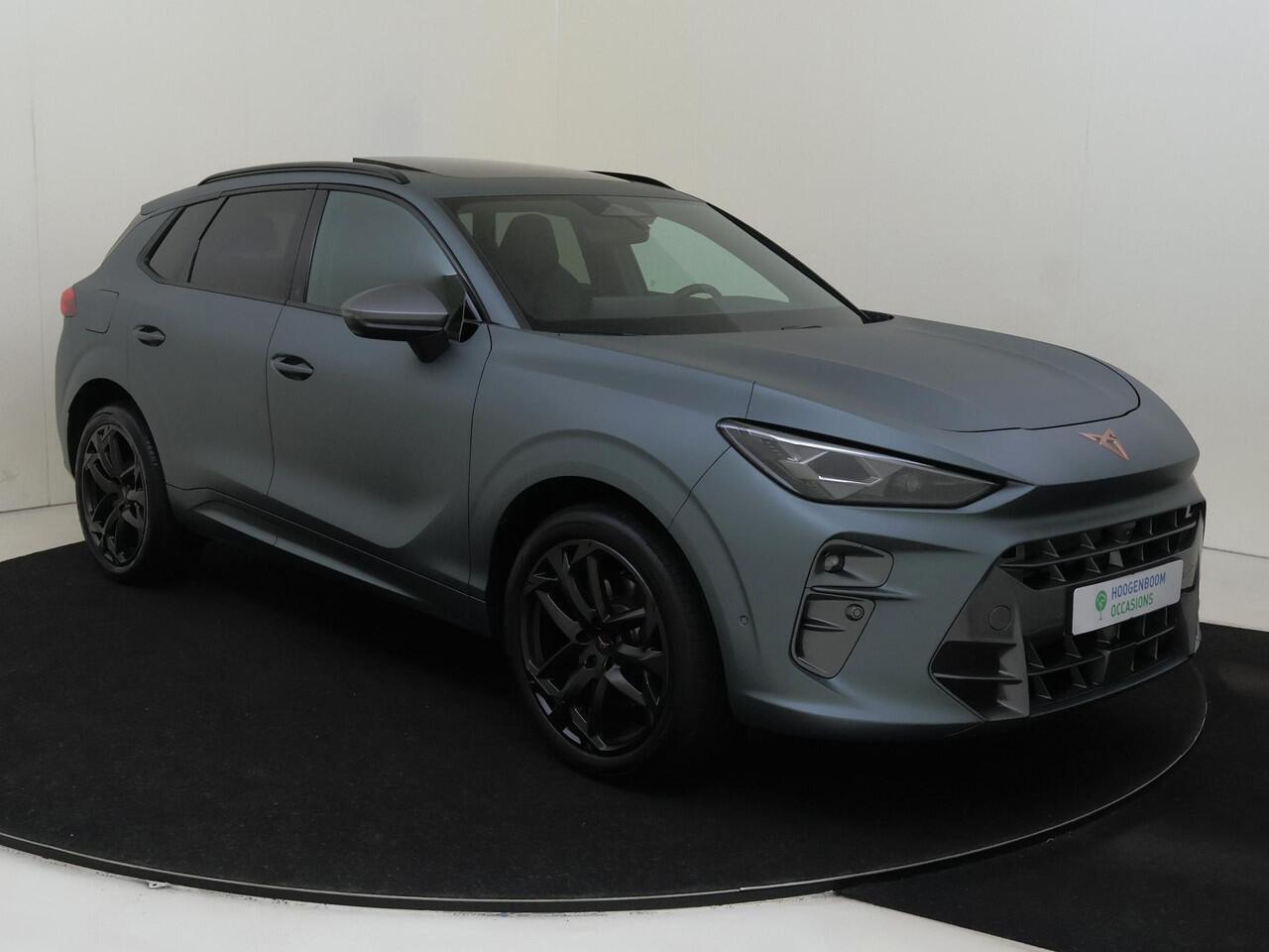 Cupra Terramar 1.5 TSI e-Hybrid VZ America s CUP | Panoramadak | Trekhaak | Head-up display | 360 camera | Matte lak | Parkeerassistent | Sennheiser audio | Lederen bekleding |