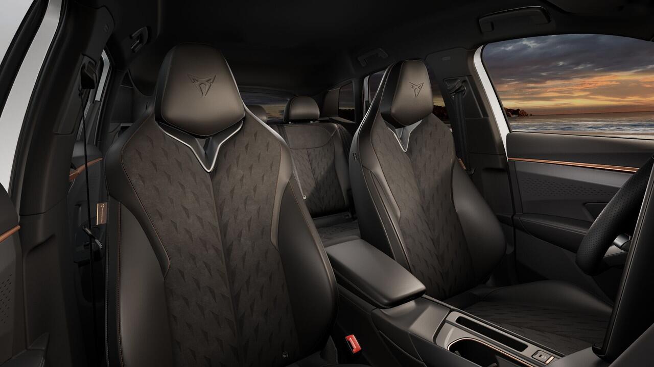 Cupra Terramar 1.5 TSI e-Hybrid 204 6DSG Business | 360 graden camera | Achteruitrijcamera | Draadloze Apple CarPlay(TM), Android Auto(TM)