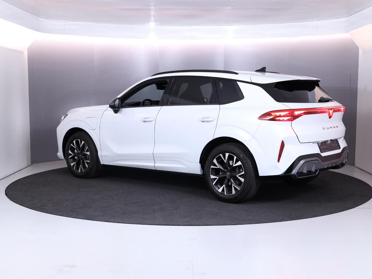 Cupra Terramar 1.5 TSI e-Hybrid 204pk | Wegklapbare trekhaak | Navigatie via App | Matrix led verlichting | Parkeercamera