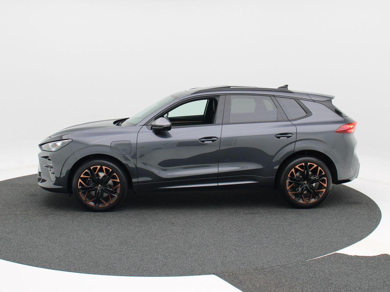 Cupra Terramar 1.5 TSi 272 Pk Automaat e-Hybrid VZ Performance | Panoramadak | Trekhaak | 360° Camera | Adaptive Cruise | Sennheiser Audio | Stoel Verwarming | LED | 20 Inch | 12.655 Km!