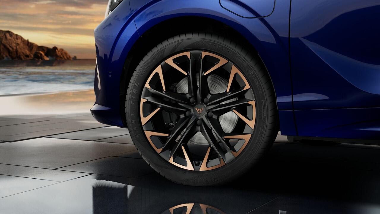 Cupra Terramar 1.5 TSI e-Hybrid 204 6DSG Business | 360 graden camera | Achteruitrijcamera | Draadloze Apple CarPlay(TM), Android Auto(TM)