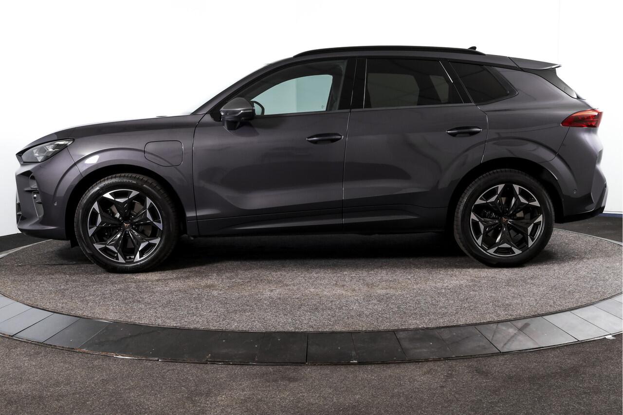 Cupra Terramar 1.5 TSI e-Hybrid 272 PK VZ Performance | S/K-Panodak | Sennheiser Audio | Adapt. Cruise | Memory Stoel | Stoel-+Stuurverw. | PDC | 360 Camera | NAV + App. Connect | ECC | Elek. Klep | LM 19" | Dark Void lak | 5209