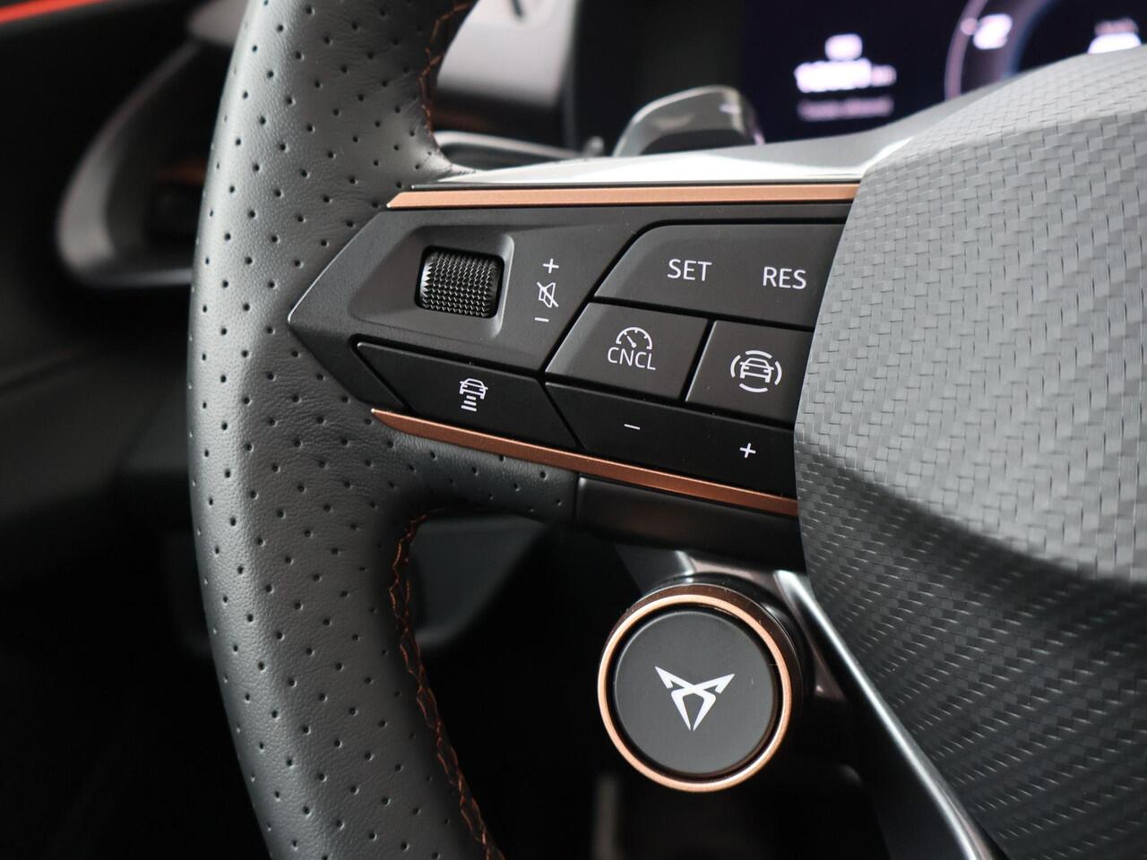 Cupra Terramar 1.5 TSI e-Hybrid VZ Performance | 272 PK | SoH 100% | Lederen interieur | Trekhaak wegklapbaar | Panoramadak | Matrix LED koplampen | 360 Graden camera |