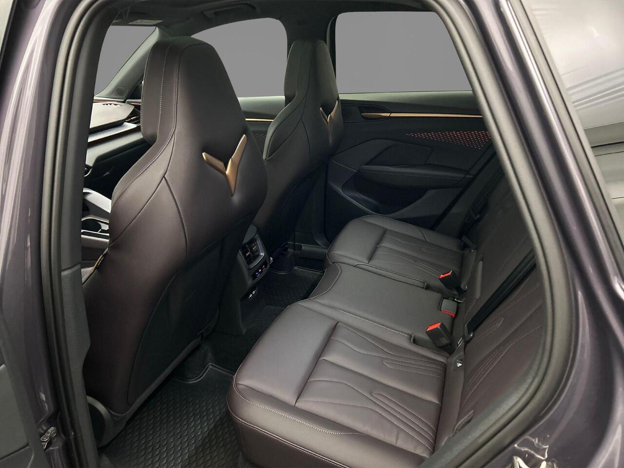 Cupra Terramar VZ Performance 1.5 TSI e-Hybrid 272pk DSG Automaat Panoramadak, Trekhaak, Lederen bekleding, 360 camera, Adaptive cruise control, Navigatie, Sennheiser Audio, Led Matrix verlichting