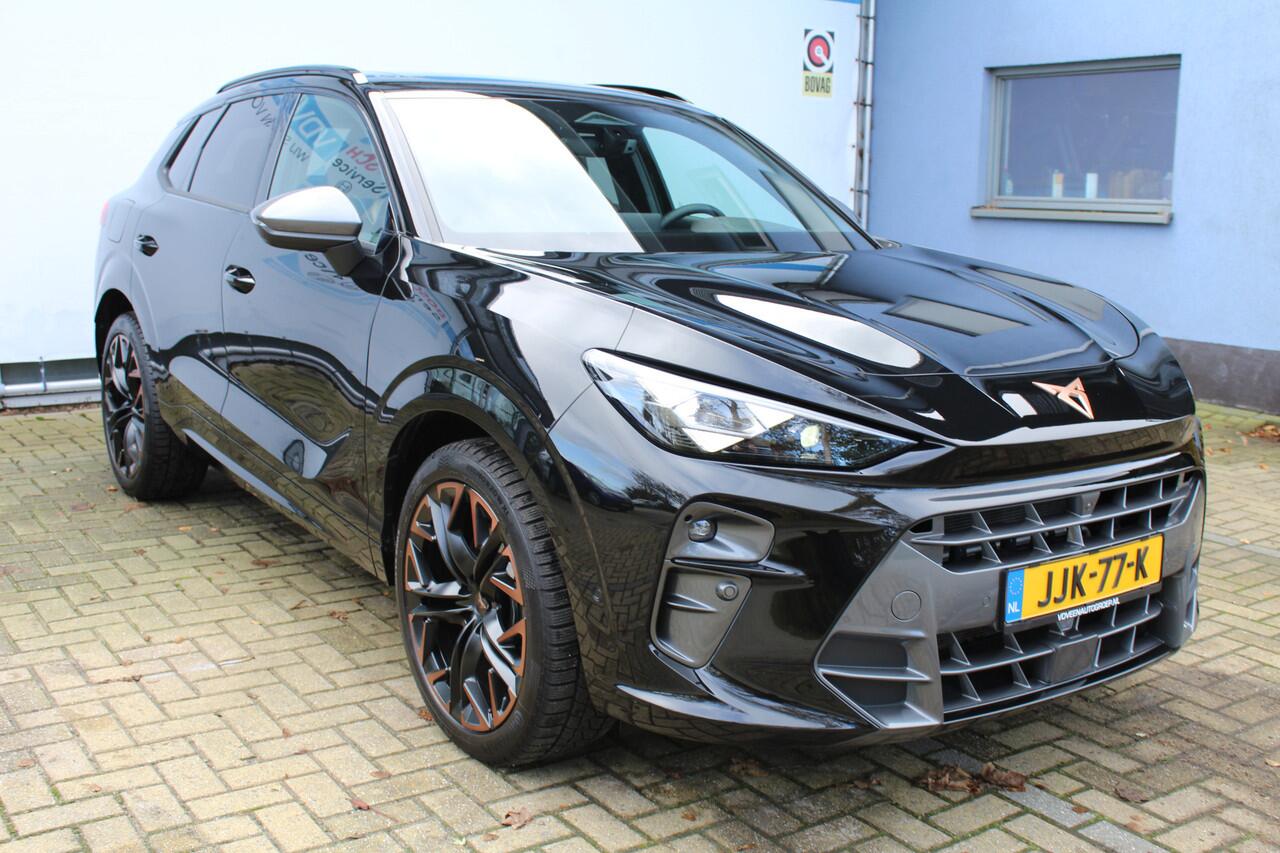 Cupra Terramar 1.5 TSI e-Hybrid VZ Performance 272pk | Panorama dak | Head-Up Display | Memory stand stoelen | Stoel & Stuurverwarming | 360* Camera | Draadloze telefoonlader | Elektrische kofferbakklep | Apple CarPlay/Android Auto | Adaptive cruise | Keyless entry/star