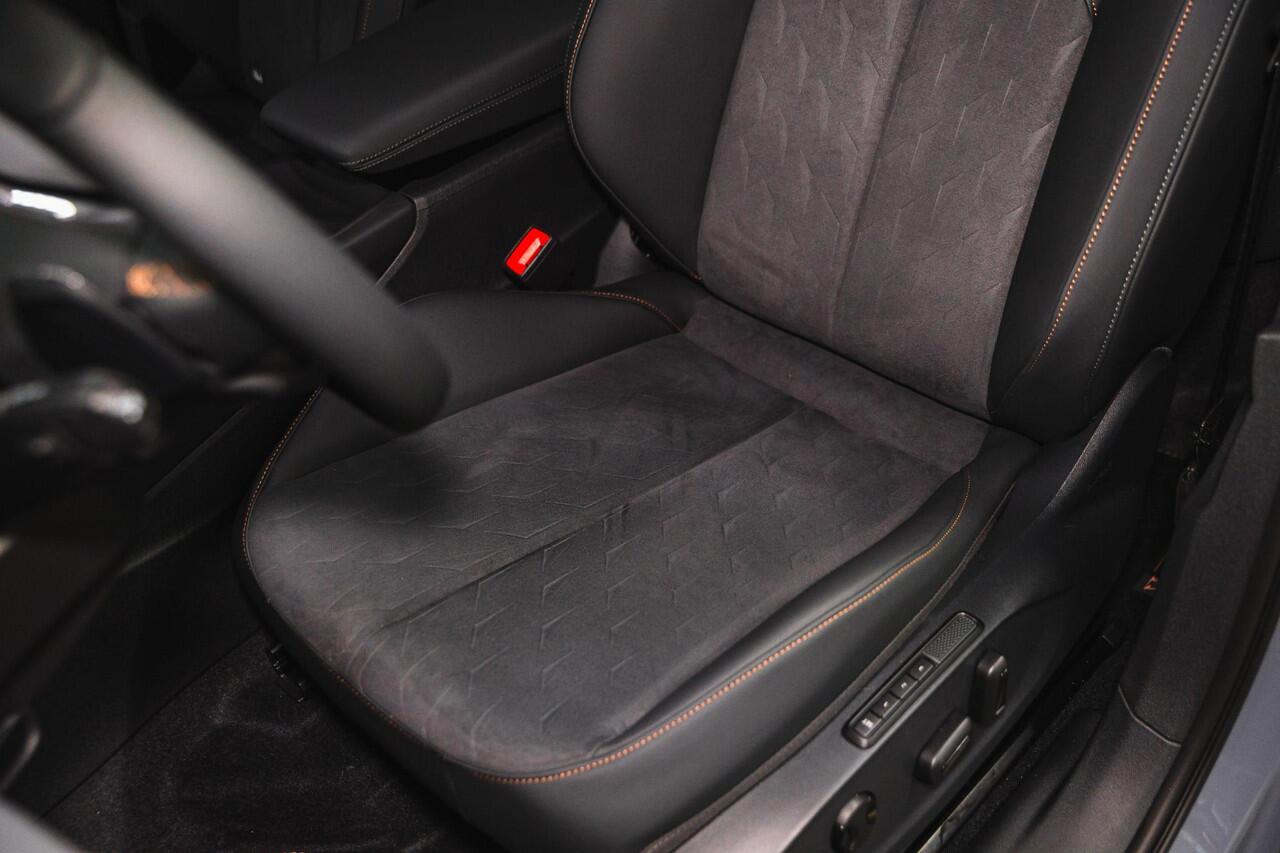 Cupra Terramar 1.5 TSI e-Hybrid Business | Panoramadak | 360 camera | Elektrische stoelen | Sennheiser audio | Matrix LED | Alcantara bekleding | Head-up display |