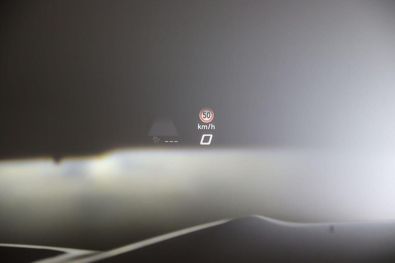 Cupra Terramar Business 1.5 TSI eHybrid 204pk DSG Automaat Trekhaak, Head up display, Adaptive cruise control, Navigatie, Elektrische achterklep, Stuurwiel verwarmd, Achteruitrijcamera