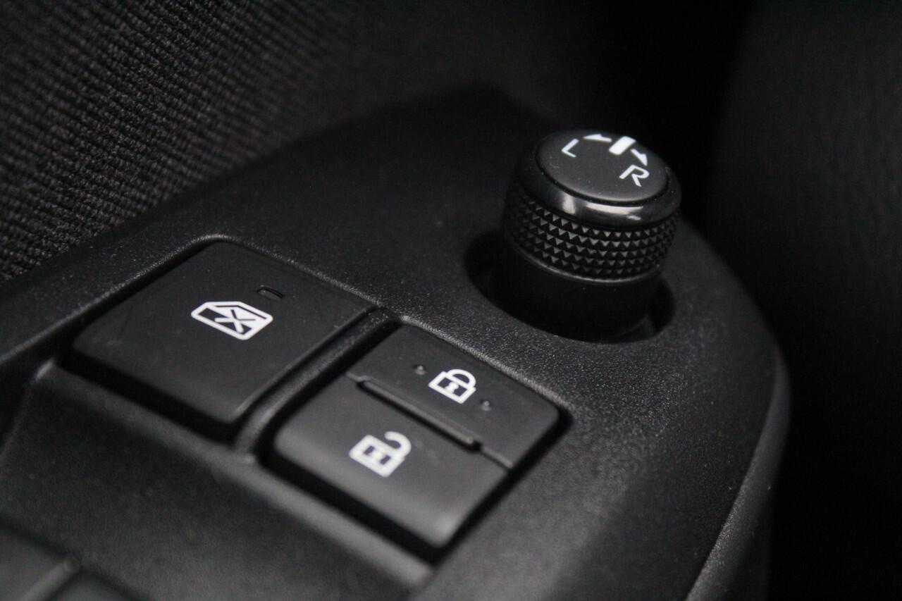 Mazda 2 Hybrid 1.5 Toyota Yaris l Stuur- en Stoelverwarming l Apple Carplay/ Android auto l Keyless l Automaat l Cruise control l VDL auto