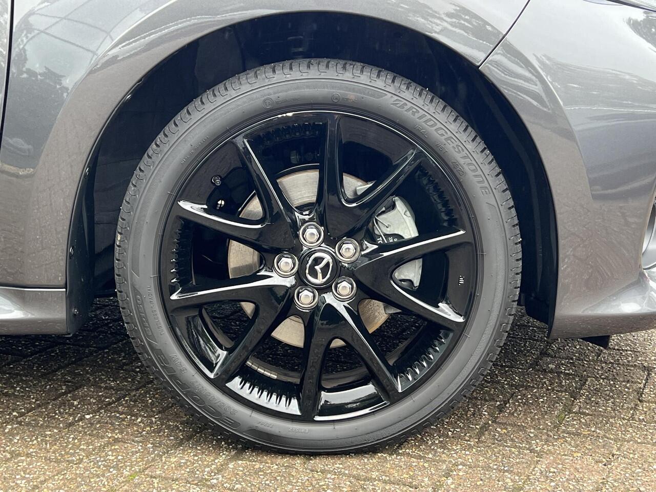 Mazda 2 Hybrid 1.5 Homura Plus AUTOMAAT | STOEL- EN STUURVERWARMING | PARKEERSENSOREN V+A | ACHTERUITRIJCAMERA | DODEHOEKDETECTIE | NAVIGATIE | CARPLAY | DRAADLOZE TELEFOONLADER | DIGITAAL DASHBOARD | KEYLESS |