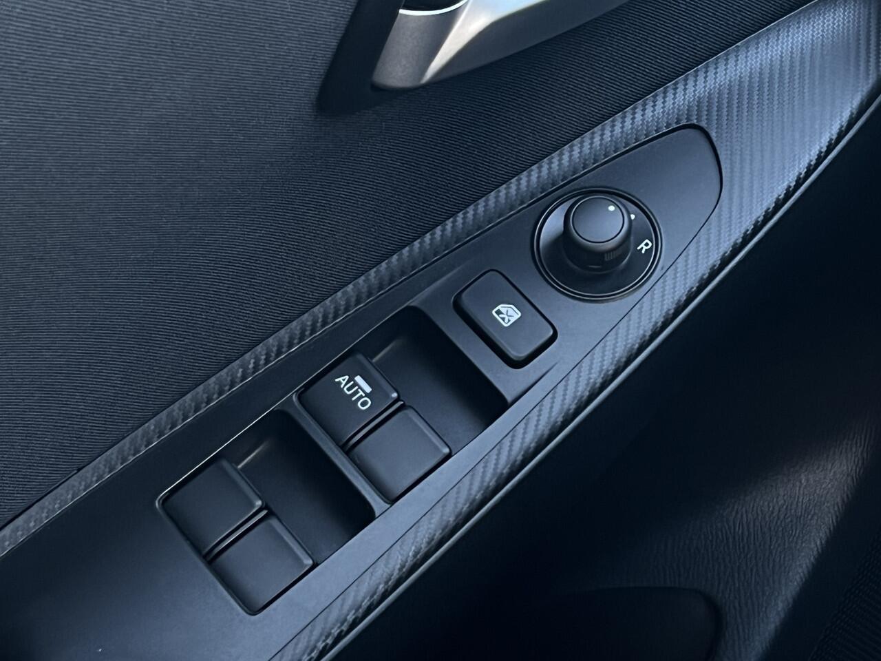 Mazda 2 1.5 SkyActiv-G 90 Homura | LED | Carplay | Camera | Dodehoek