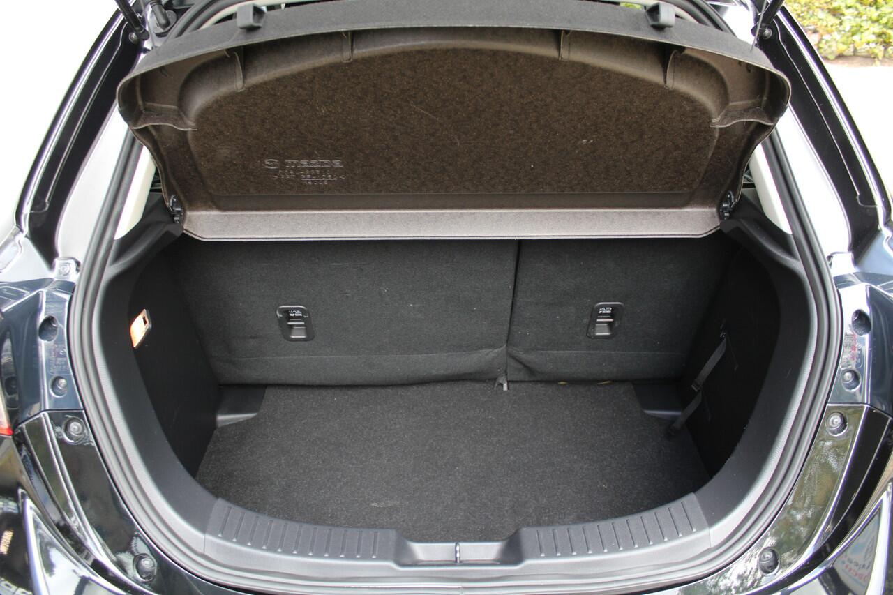 Mazda 2 1.5 e-SkyActiv-G 90 Homura | Incl. 12 maanden Garantie | Cruise controle | Stoel/stuur verwarming | Parkeersensor achter | Keyless Start | Lane assist | Climate controle | Apple CarPlay/Android Auto | Dodehoeksensoren | Achteruitrijcamera |