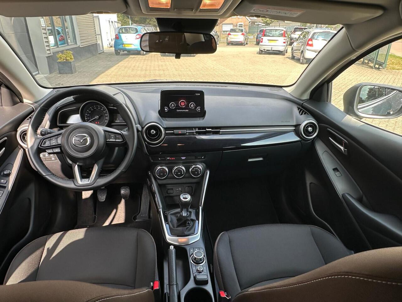 Mazda 2 1.5 Skyactiv-G Luxury | Navigatie | Camera | Apple Carplay | Stoelverwarming | Lichtmetalen Velgen 16" | PDC |