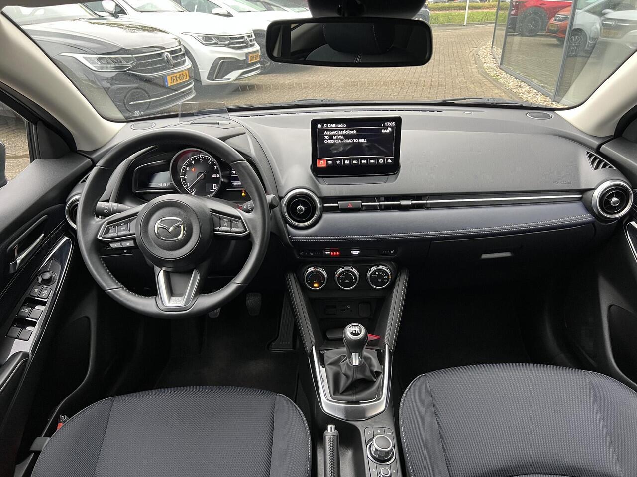 Mazda 2 1.5 Skyactiv-G Luxury | ACHTERUITRIJCAMERA | STOEL-EN STUURVERWARMING | LM VELGEN | CARPLAY | NAVIGATIE