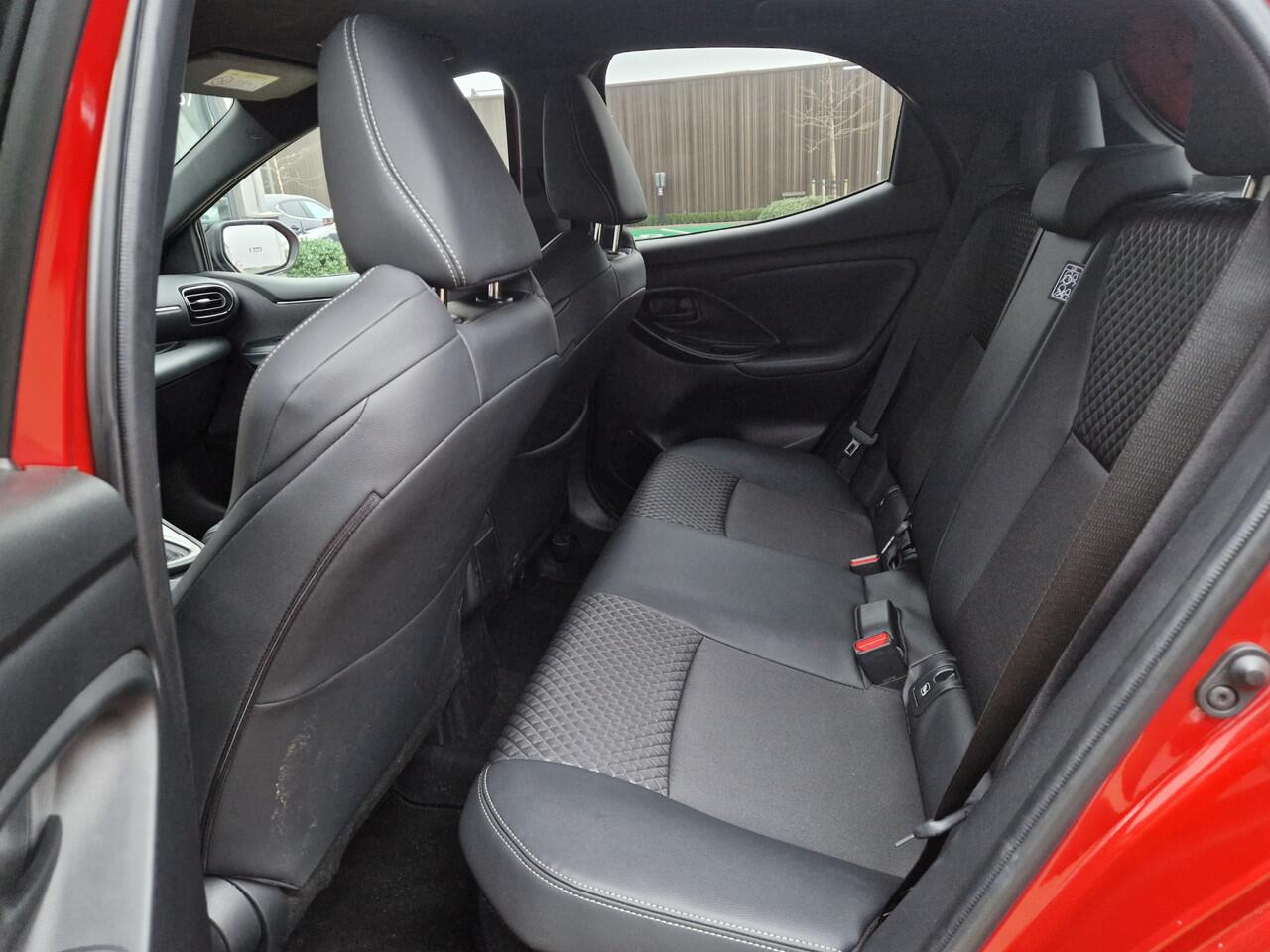 Mazda 2 Hybrid 1.5 Homura | CARPLAY | 17- INCH LMV BLACK | STOELVERWARMING | STUURVERWARMING | SPORTSTOELEN |