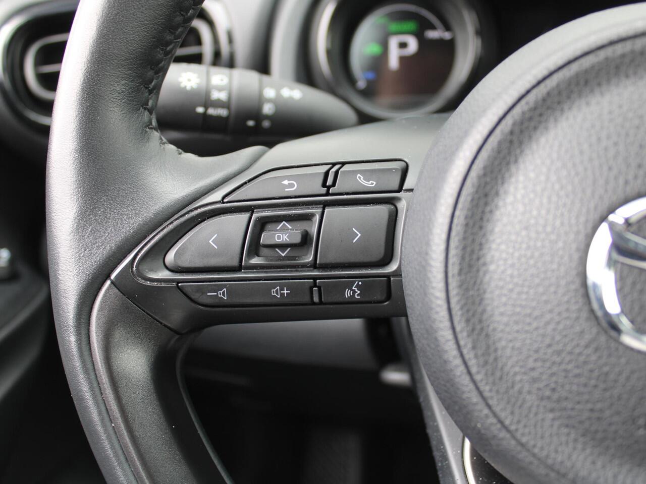 Mazda 2 Hybrid 1.5 Agile | Comfort pakket | Trekhaak | CarPlay | Camera | Stuur-/stoelverwarming | Cruise adapt. | 15" LM |