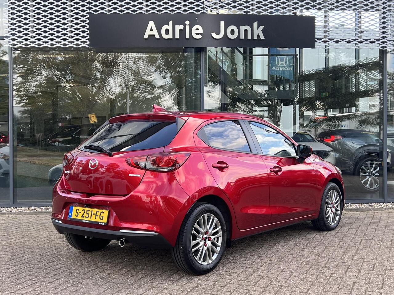 Mazda 2 1.5 Skyactiv-G Luxury | ACHTERUITRIJCAMERA | STOEL- EN STUURVERWARMING | CRUISE CONTROL | CLIMATRONIC | CARPLAY | RIJSTROOKBEGELEIDING | NED AUTO | *6 jaar garantie