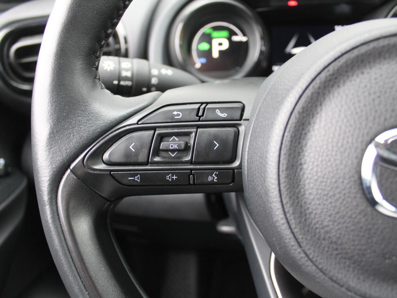 Mazda 2 Hybrid 1.5 Select | 16" LM | Stoel- & stuurverwarming | HUD | Camera | Dodehoek sensor |