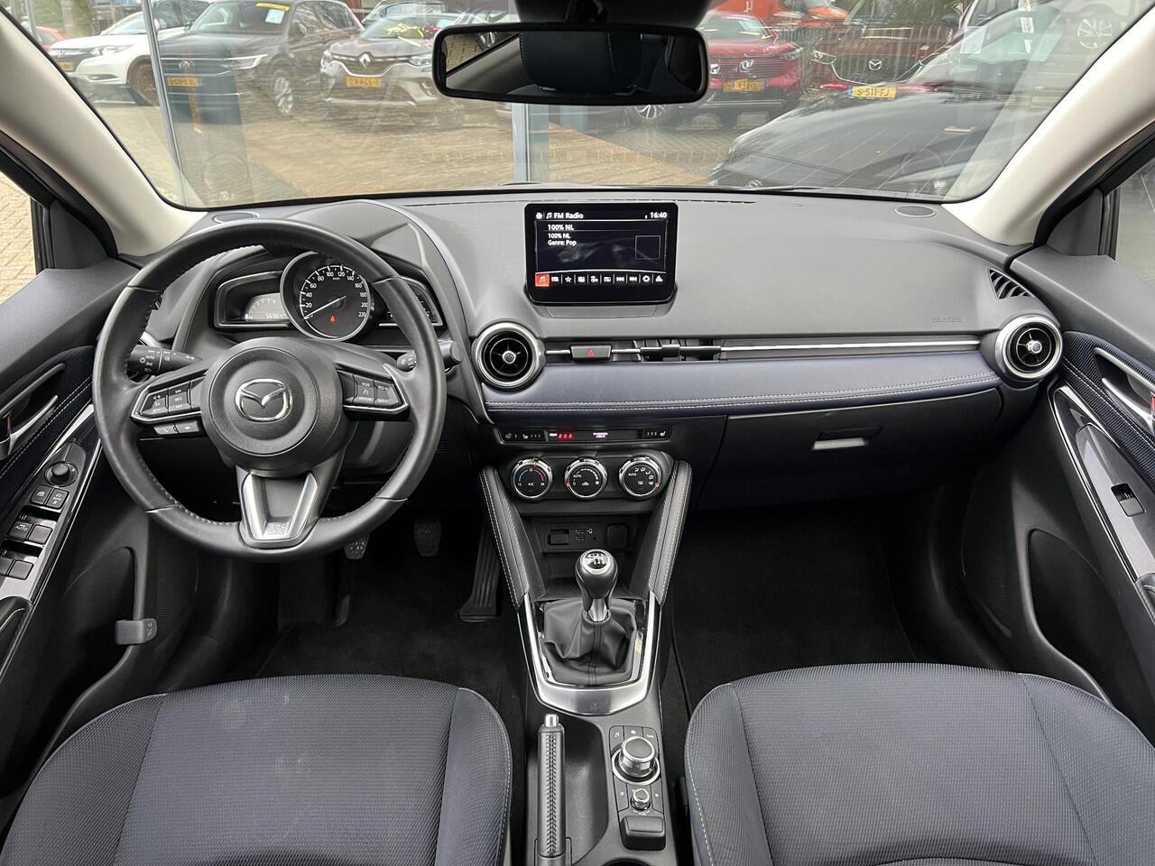 Mazda 2 1.5 Skyactiv-G Luxury 1e EIGENAAR | NED. AUTO| DEALER ONDERHOUDEN | * 6 JAAR GARANTIE | PARKEERSENSOREN ACHTER | CARPLAY | STOEL- EN STUURVERWARMING | CLIMATE CONTROL | KEYLESS |
