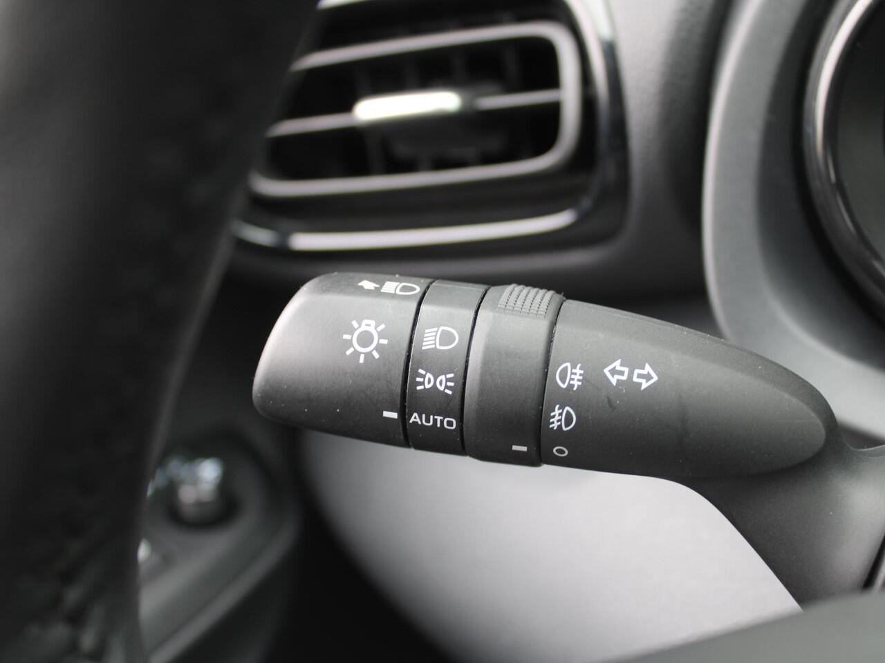 Mazda 2 Hybrid 1.5 Agile | Comfort pakket | Trekhaak | CarPlay | Camera | Stuur-/stoelverwarming | Cruise adapt. | 15" LM |