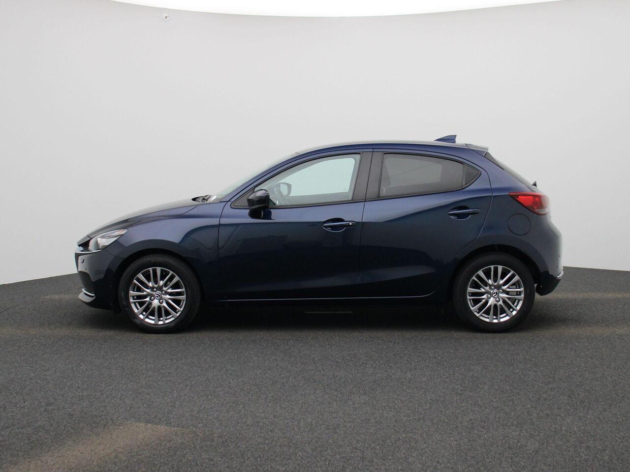 Mazda 2 1.5 90Pk Skyactiv-G Signature | Navigatie | Climate Control | Cruise Control Adaptief | Stoel- en Stuurwiel Verwarming | Apple Carplay/Android Auto | Lichtmetalen Velgen | Head-up Display | Parkeersensoren rondom incl. Camera | Keyless | Bekleding Leder/ 
