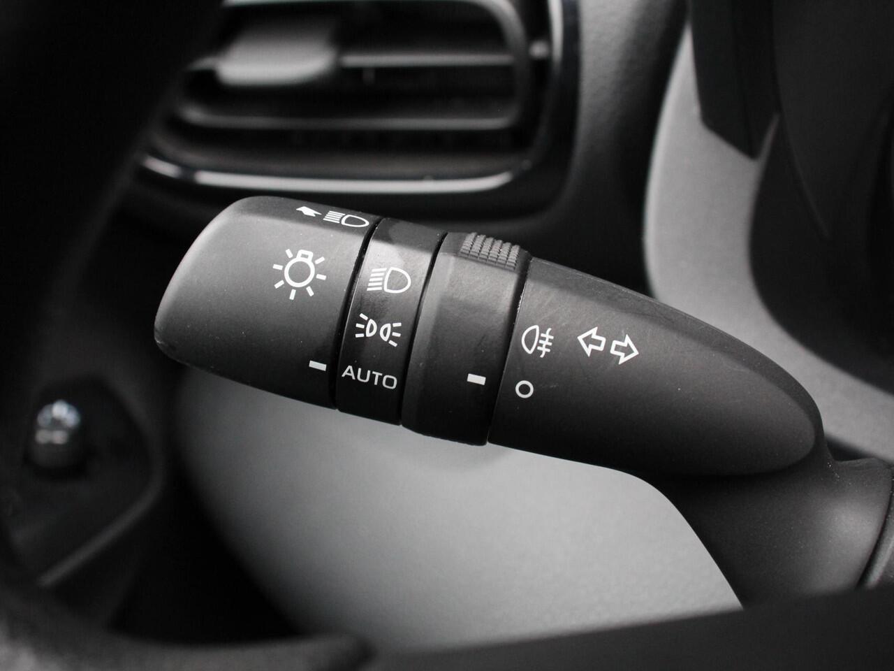 Mazda 2 Hybrid 1.5 Prime-line Airco Adaptieve cruise control Achteruitrijcamera Lane assist Radio Apple Carplay/ Android auto