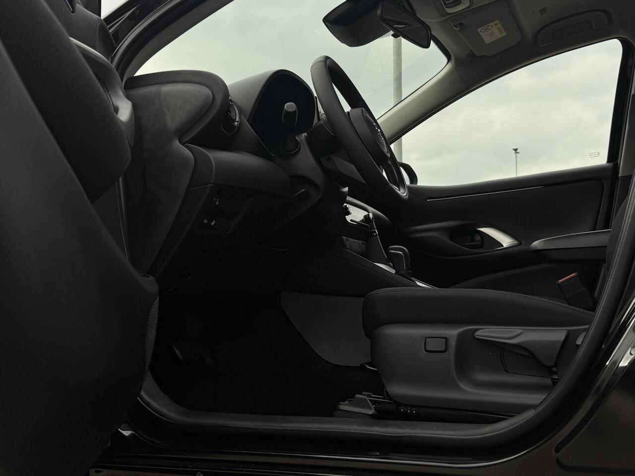 Mazda 2 Hybrid 1.5 Exclusive-line | Stoel/stuurverwarming | Grootlicht hulp | Climate controll | Parkeerhulp voor+achter | Achteruitrijcamera | Keyless start+entry |