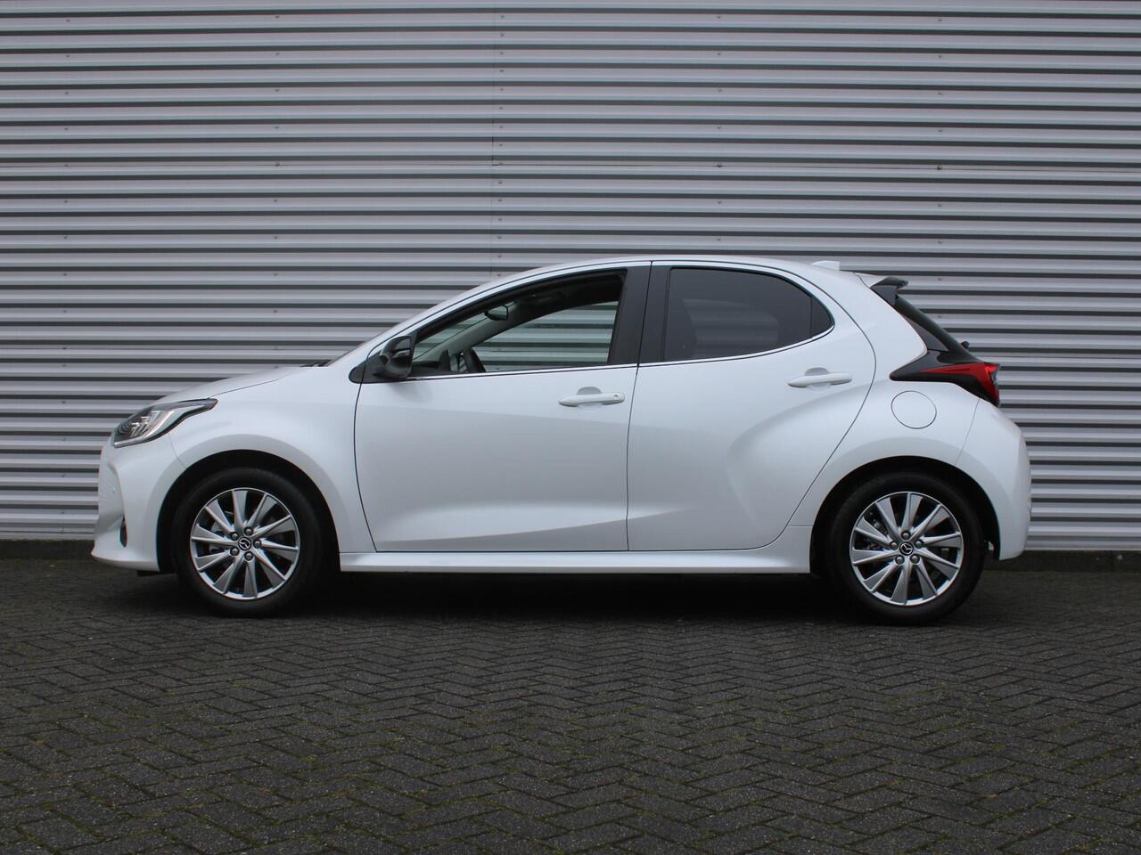 Mazda 2 Hybrid 1.5 Select | 16" LM | Stoel- & stuurverwarming | HUD | Camera | Dodehoek sensor |