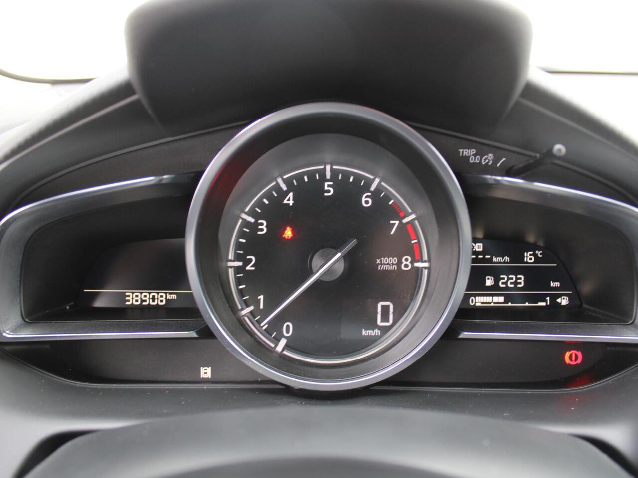 Mazda 2 1.5 Skyactiv-G Luxury | Trekhaak | Camera | Stuur-/stoelverwarming | Navi | 16" LM | Clima | HUD | LED | Dodehoek detectie |