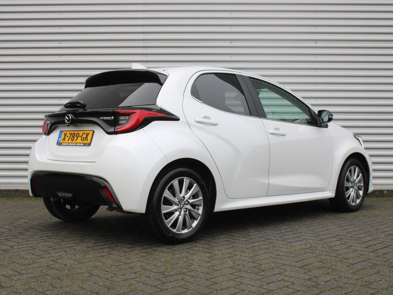 Mazda 2 Hybrid 1.5 Select | 16" LM | Stoel- & stuurverwarming | HUD | Camera | Dodehoek sensor |