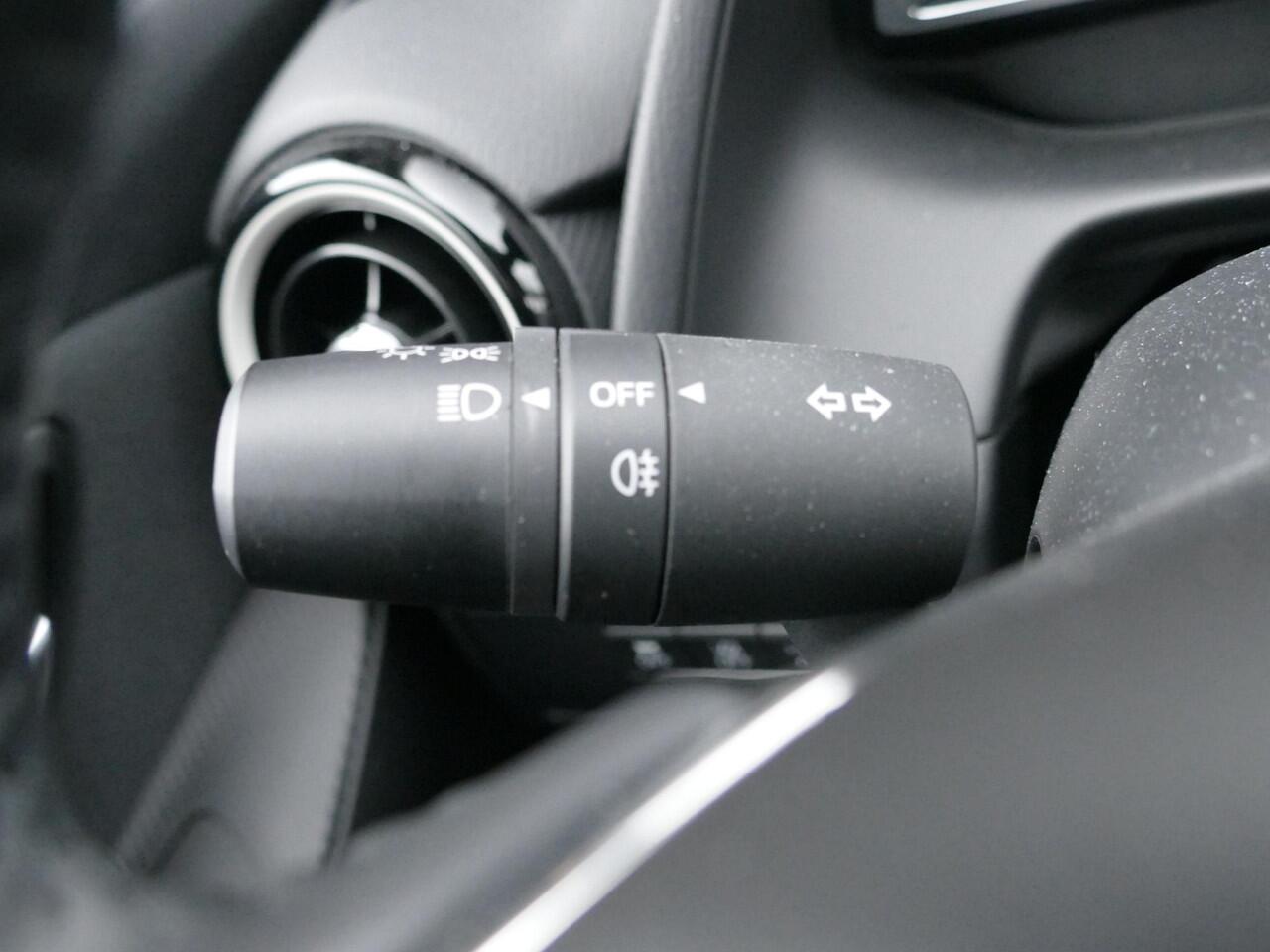 Mazda 2 1.5 e-SkyActiv-G 90 Exclusive-Line | LED-verlichting | Stoelverwarming | Achteruitrijcamera | Keyless | RIJKLAARPRIJS!