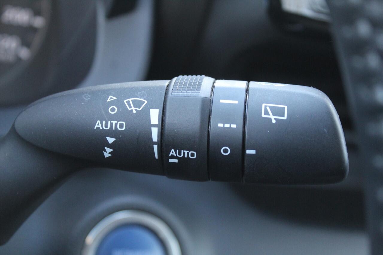 Mazda 2 Hybrid 1.5 Toyota Yaris l Stuur- en Stoelverwarming l Apple Carplay/ Android auto l Keyless l Automaat l Cruise control l VDL auto