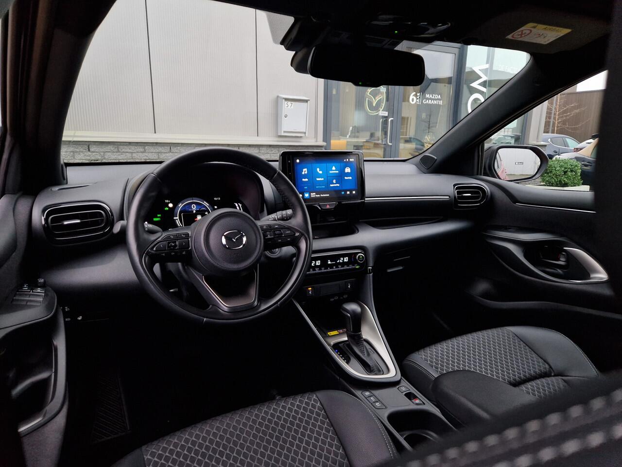 Mazda 2 Hybrid 1.5 Homura | CARPLAY | 17- INCH LMV BLACK | STOELVERWARMING | STUURVERWARMING | SPORTSTOELEN |