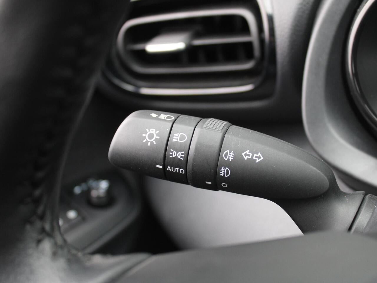 Mazda 2 Hybrid 1.5 Select | 16" LM | Stoel- & stuurverwarming | HUD | Camera | Dodehoek sensor |